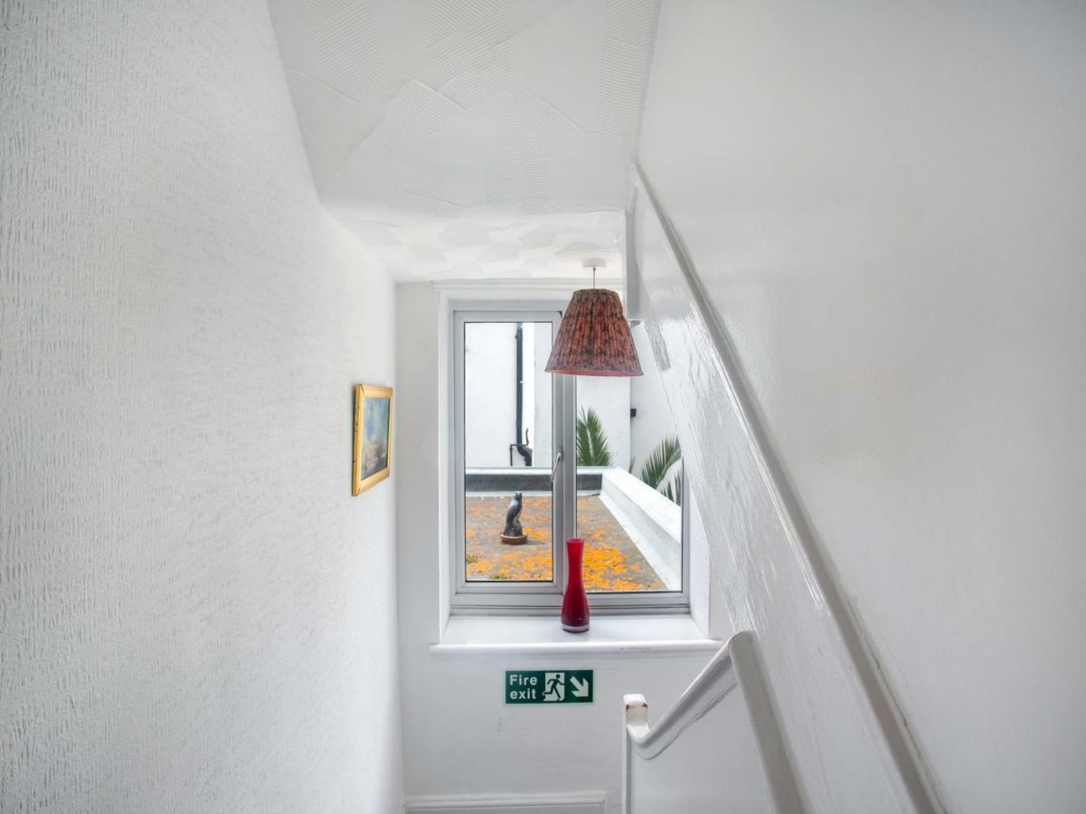 Oyo Avalon Lifestyle Guest House Brighton Exterior foto